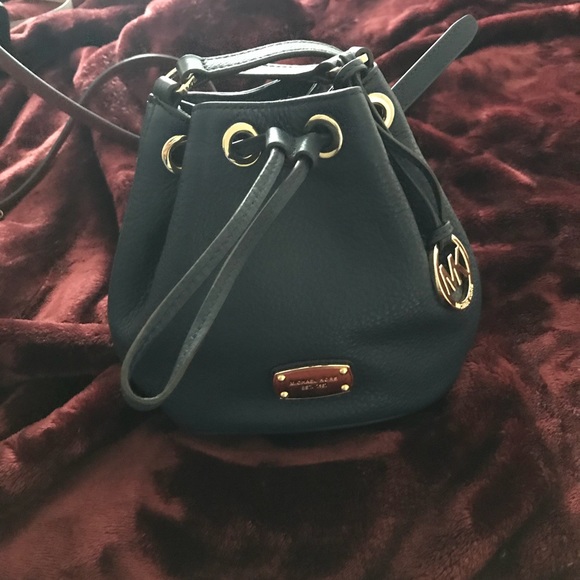 Michael kors blue crossbody - Picture 1 of 2